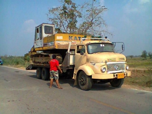 Benz สิบล้อ ขายถูกครับ พร้อม แม็คโคร Kato HD700