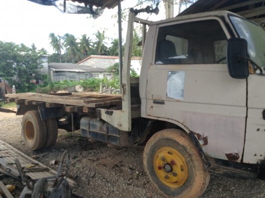 ขาย หกล้อเล็ก ไดน่า ขาย หกล้อเล็ก ไดน่า