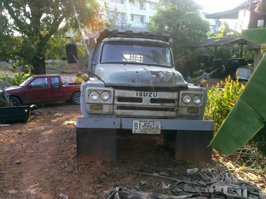 ขายรถบรรทุก หกล้อ ดั้ม หัวยาว ISUZU เครื่อง 120 แรง ขาย 270,000