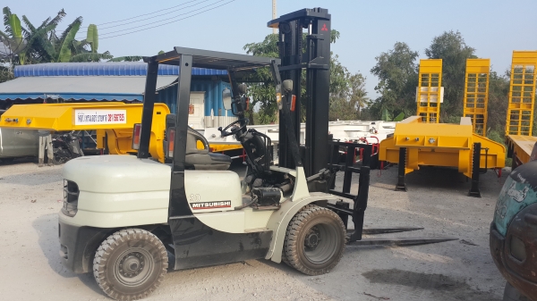 ขายรถยก3ตันถูกๆๆไปเลยเครื่องดีเซลเสาสูงงากะดกได้