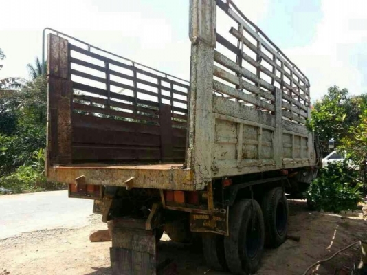 รถฮีโน่ 10 ล้อดั้ม F17  168 แรงม้า.  สนใจติดต่อ 081 - 6079515