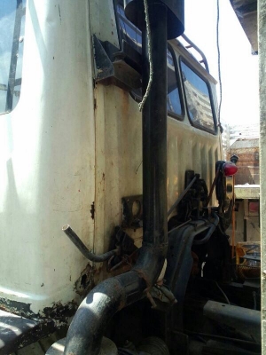 รถฮีโน่ 10 ล้อดั้ม F17  168 แรงม้า.  สนใจติดต่อ 081 - 6079515