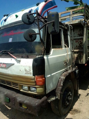 รถฮีโน่ 10 ล้อดั้ม F17  168 แรงม้า.  สนใจติดต่อ 081 - 6079515