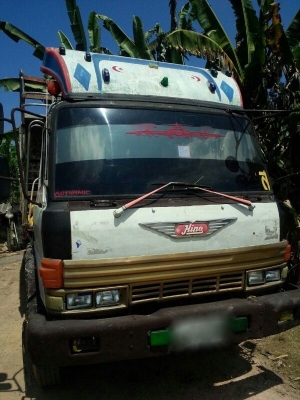 รถฮีโน่ 10 ล้อดั้ม F17  168 แรงม้า.  สนใจติดต่อ 081 - 6079515