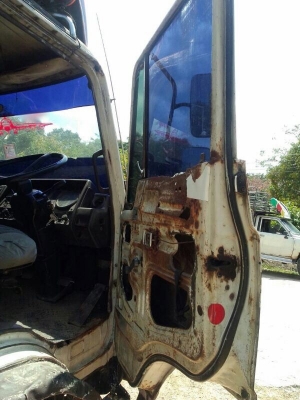 รถฮีโน่ 10 ล้อดั้ม F17  168 แรงม้า.  สนใจติดต่อ 081 - 6079515