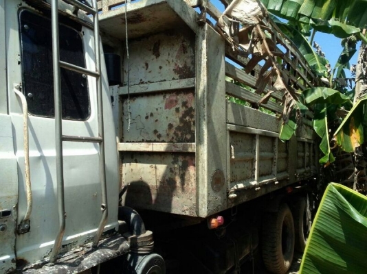 รถฮีโน่ 10 ล้อดั้ม F17  168 แรงม้า.  สนใจติดต่อ 081 - 6079515