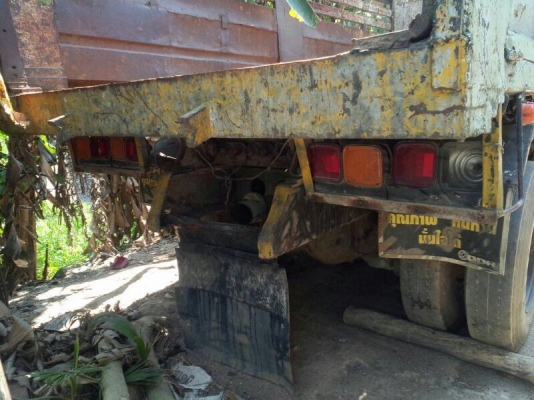 รถฮีโน่ 10 ล้อดั้ม F17  168 แรงม้า.  สนใจติดต่อ 081 - 6079515