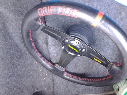 พวงมาลัย MOMO พร้อมคอ ซิวิค ตาโต