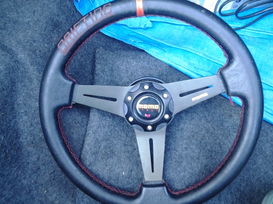 พวงมาลัย MOMO พร้อมคอ ซิวิค ตาโต