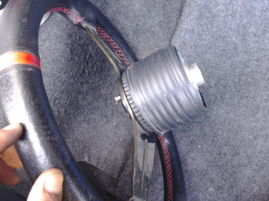 พวงมาลัย MOMO พร้อมคอ ซิวิค ตาโต