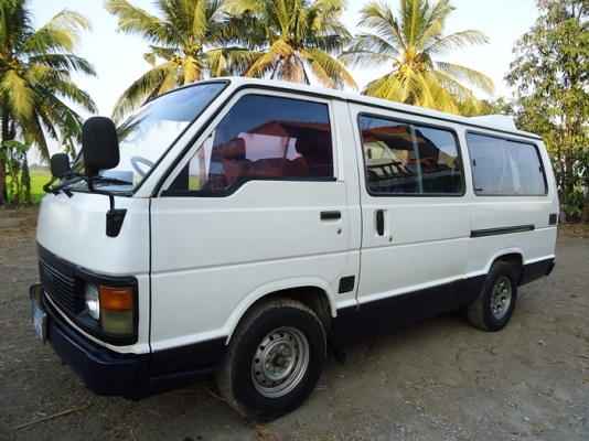 รถตู้  Toyota  hiace  ขับดี   เครื่องดี  สี บางๆ ทั้งคัน ประหยัด แก๊ส  LPG  เอกสารพร้อมโอน