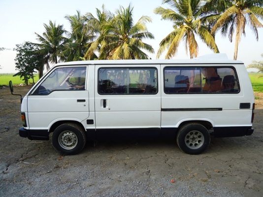 รถตู้  Toyota  hiace  ขับดี   เครื่องดี  สี บางๆ ทั้งคัน ประหยัด แก๊ส  LPG  เอกสารพร้อมโอน