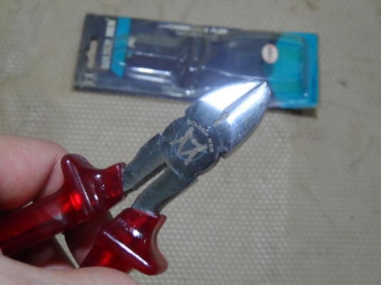 ลดแบบต่ำกว่าทุนไปเลยครับ ขายๆๆ คีมตัด งานไฟฟ้า