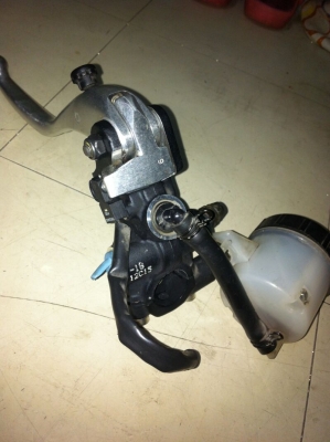 ขายปั้มบน Brembo เบอร์18 ถอดจาก Triumph สภาพสวย เหมือนของใหม่