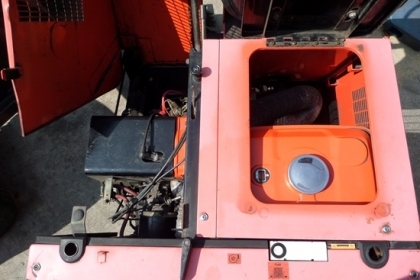 ขาย รถกวาดดูดฝุ่น นั่งขับ AMANO นำเข้าจากญี่ปุ่น มีใบกวาดและลูกกลิ้งด้านล่างดูดเข้าถังเก็บ สภาพพร้อมใช้งาน ราคา 58,000