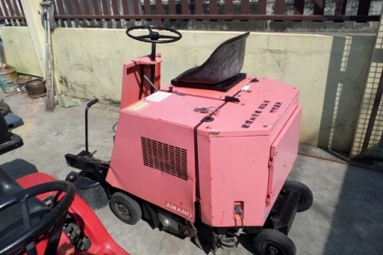 ขาย รถกวาดดูดฝุ่น นั่งขับ AMANO นำเข้าจากญี่ปุ่น มีใบกวาดและลูกกลิ้งด้านล่างดูดเข้าถังเก็บ สภาพพร้อมใช้งาน ราคา 58,000