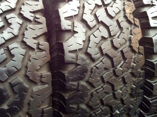 ขายยาง  BF  33 x 10.5 x 15  ....... สวยๆ เชิญครับ