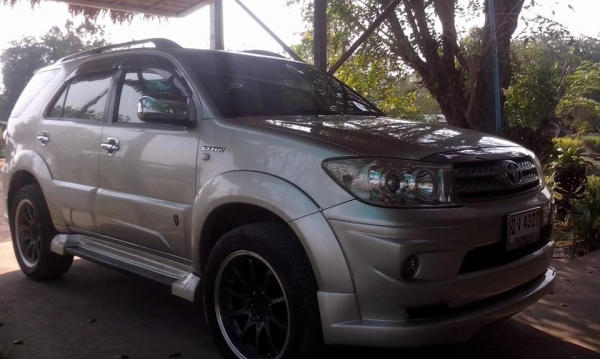 รถ TOYOTA  FORTUNER  สภาพสวย สเกิ้ลรอบคัน แม็คขอบ 20&quot; ราคาโดนใจ พิเศษ 770,000 บาท