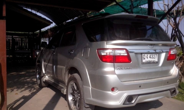 รถ TOYOTA  FORTUNER  สภาพสวย สเกิ้ลรอบคัน แม็คขอบ 20&quot; ราคาโดนใจ พิเศษ 770,000 บาท