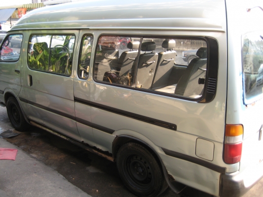 ขายรถตู้ปี 95 เครื่องเดิมดีเซล เบาะ4 แถว ขายรถตู้ปี 95 เครื่องเดิมดีเซล เบาะ4 แถว