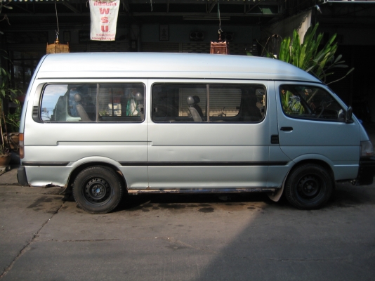 ขายรถตู้ปี 95 เครื่องเดิมดีเซล เบาะ4 แถว ขายรถตู้ปี 95 เครื่องเดิมดีเซล เบาะ4 แถว