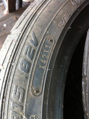 ขายยางเก่า 4เส้น 900 บาทมาก่อนเอาไป