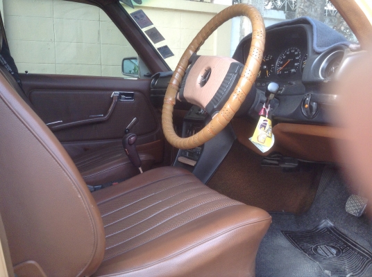 ขาย BENZ W123 สภาพ สมบูรณ์ ไม่มีที่ติ