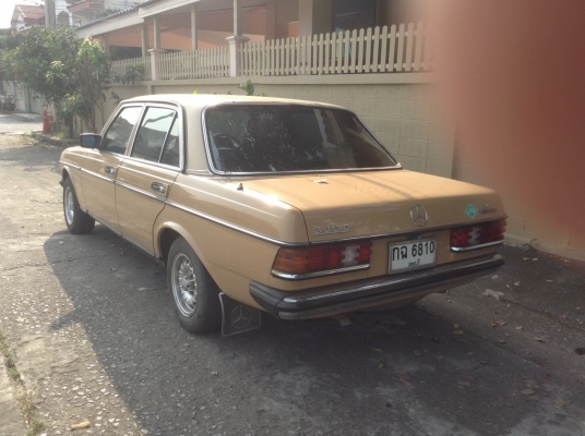 ขาย BENZ W123 สภาพ สมบูรณ์ ไม่มีที่ติ