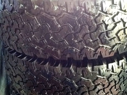 ขายยาง  BF  265 x 75 x 16 ............ สวยๆ เชิญครับ