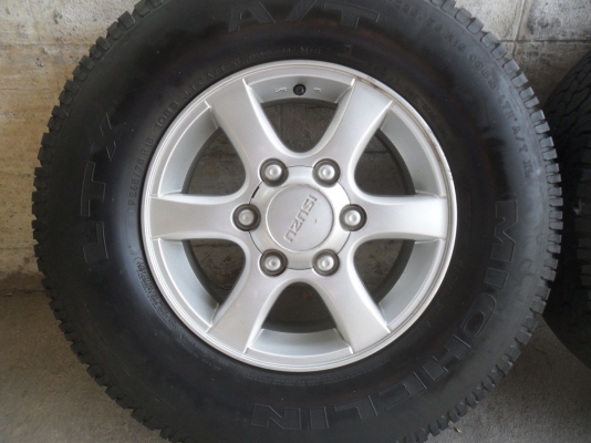 ล้อแม็ก 15นิ้ว 6รู อีซูซุ + ยาง235/75R15 สวยๆ 1 คู่ ราคา 3800 บาท