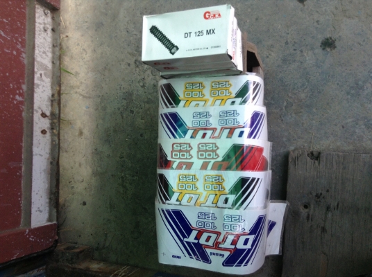 ขายอะไหล่. Dt 125. สติ๊กเกอร์.  ยางหุ้มโช๊คเราก็มีนะครับ