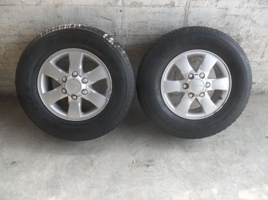 ล้อแม็ก 16นิ้ว 6รู อีซูซุ + ยาง245/70R16  สวยๆ 1 คู่ ราคา 3800 บาท