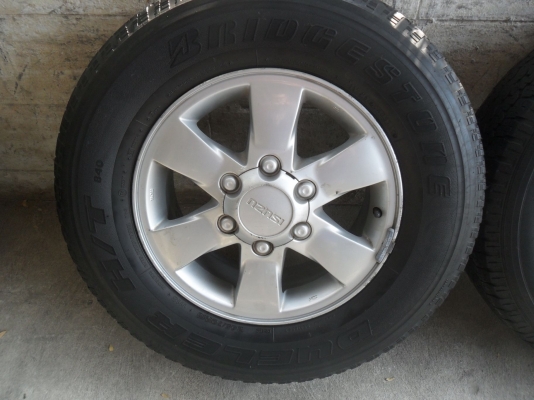 ล้อแม็ก 16นิ้ว 6รู อีซูซุ + ยาง245/70R16  สวยๆ 1 คู่ ราคา 3800 บาท