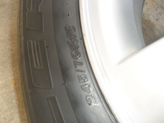 ล้อแม็ก 16นิ้ว 6รู อีซูซุ + ยาง245/70R16  สวยๆ 1 คู่ ราคา 3800 บาท