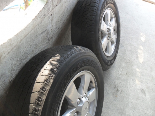 ล้อแม็ก 16นิ้ว 6รู อีซูซุ + ยาง245/70R16  สวยๆ 1 คู่ ราคา 3800 บาท