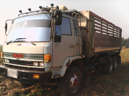ขายรถบรรทุกสิบล้อดั๊มพ์ Isuzu 210 วางเครื่อง 270 เกียร์ฟูลเลอร์ ยาง 80\% กระบะเหล็ก มีระบบลากพ่วง