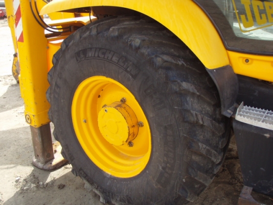 ขายรถหน้าตักหลังขุด JCB สนใจโทร 083 081 2889