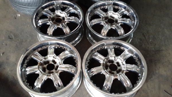 5/114 VIP โครเมี่ยม ขอบ 18 กว้าง 7.5 ครบชุด 4วง 5/114 VIP โครเมี่ยม ขอบ 18 กว้าง 7.5 ครบชุด 4วง