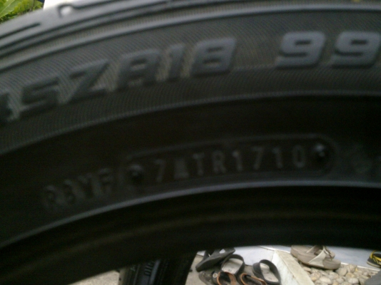 ขายยาง Dunlop ปี10 255/45/18 1คู่ ดอกหนาๆคับ 2700 บาทคับ