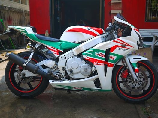 ขาย Cbr400 พร้อมทะเบียนแท้ แฟริ่ง CBR1000 2008 ขาย Cbr400 พร้อมทะเบียนแท้ แฟริ่ง CBR1000 2008