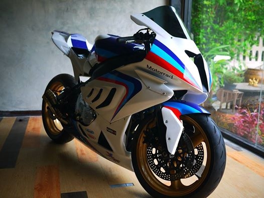 ขาย CBR400 แฟริ่ง BM S1000r สีใหม่แฟริ่งใหม่ เก็บงานสีทั้งคันแล้ว