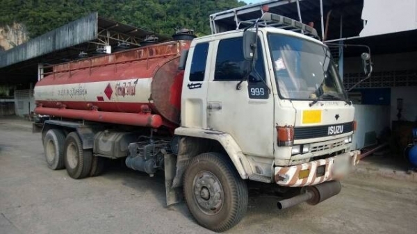 ขายรถสิบล้อบรรทุกน้ำมัน Isuzu 240 หัวขาว FXZ23NFY 2 เพลา เครื่อง P11C โหลดบน ทะเบียนพร้อม