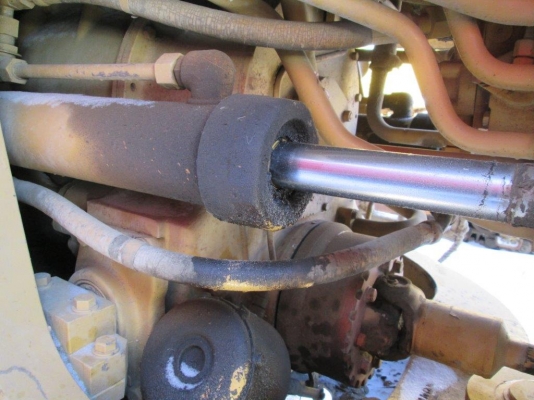 รถตักล้อยาง CAT 936E มือสอง สนใจโทร 083 081 2889