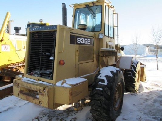 รถตักล้อยาง CAT 936E มือสอง สนใจโทร 083 081 2889