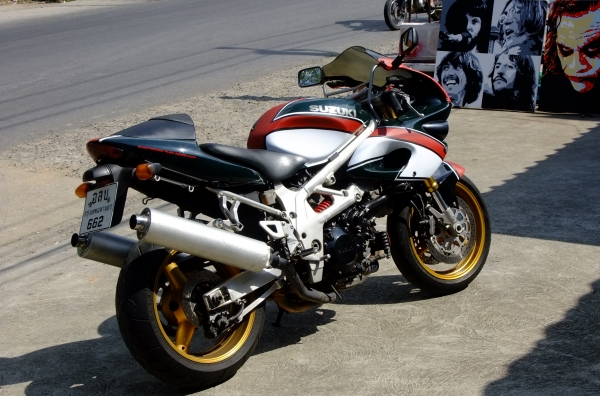 ขายtl1000sสเป็กยุโรปครับทะเบียนพร้อมชุดโอนครับยืดอกพกทะเบียนครับรถ1000ccขายราคา400ccครับ