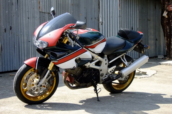 ขายtl1000sสเป็กยุโรปครับทะเบียนพร้อมชุดโอนครับยืดอกพกทะเบียนครับรถ1000ccขายราคา400ccครับ