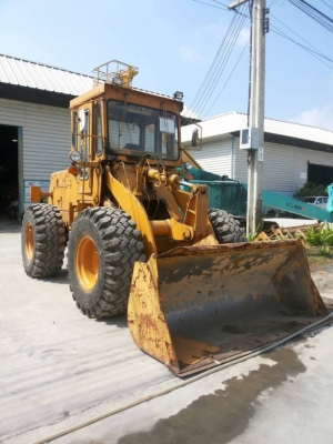 รถตักล้องยาง Komatsu 515-2 สนใจโทร 083 081 2889