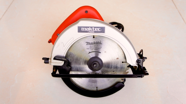 เลื่อยวงเดือน 7 นิ้ว Maktec รุ่น MT-580 พร้อมใบ ใหม่มาก