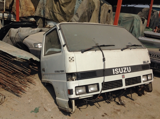 หัวเก๋ง NPR115 ตาเหลี่ยม