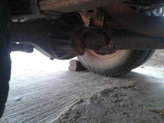 หกล้อ NPR เครื่อง110เเรง   น็อต 5 รู  พวงมาลัยพาวเวอร์